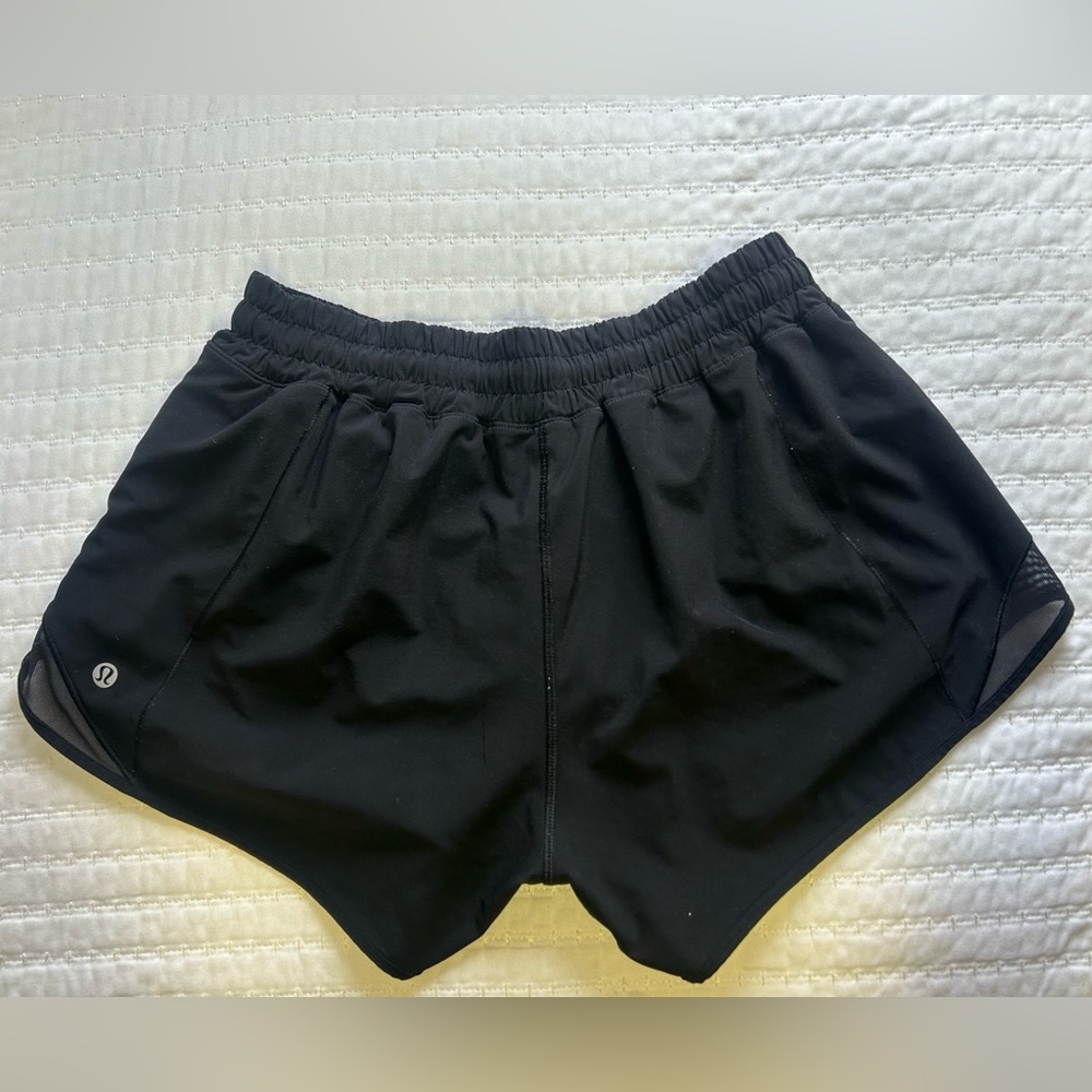 Black lululemon hotty hot shorts 4 inch